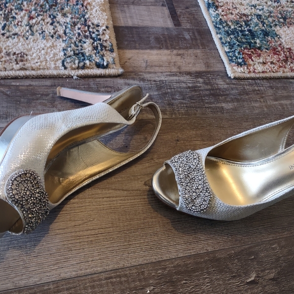 Shoes - Picture 3 of 5